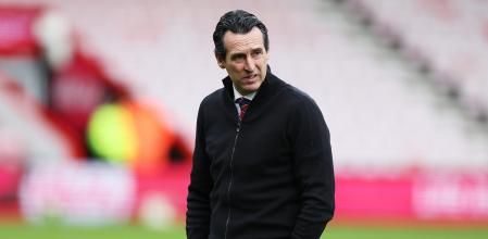 BOURNEMOUTH, ENGLAND - DECEMBER 03: Unai Emery, Manager of Aston Villa, looks on during the pitch inspection prior to the Premier League match between AFC Bournemouth and Aston Villa at Vitality Stadium on December 03, 2023 in Bournemouth, England. (Photo by Michael Steele/Getty Images)