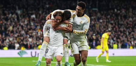 Luka Modric celebra el cuarto gol con Brahim y Bellingham, también goleadores