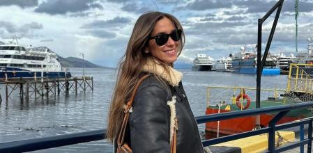María Pombo con la chaqueta de COS en la Patagonia