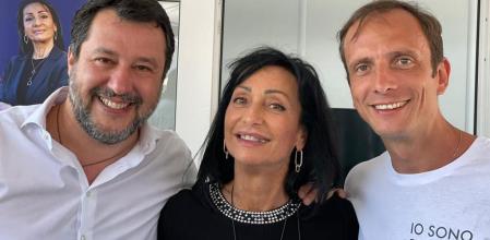 La alcadesa de Monfalcone, Anna Cisint Sindaco, junto a Matteo Salvini y Massimiliano Fedriga, gobernador de la región de Friuli Venezia Giulia y miembro destacado de la Lega