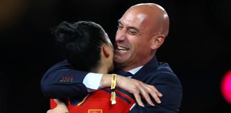 Soccer Football - FIFA Women's World Cup Australia and New Zealand 2023 - Final - Spain v England - Stadium Australia, Sydney, Australia - August 20, 2023 Spain's Jennifer Hermoso celebrates with President of the Royal Spanish Football Federation Luis Rubiales after the match REUTERS/Hannah Mckay