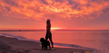 Amanecer de fuego en la playa de Segur de Calafell.