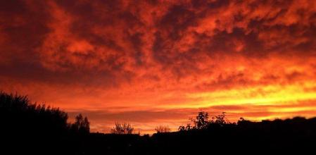 Amanecer rojo en Alcorisa.