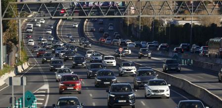 Vehículos circulando por la A-6 a la altura de Zarzuela, en Madrid