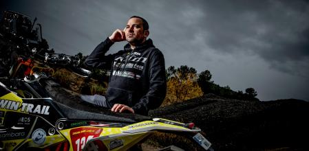 FOTO ALEX GARCIA SERIE DAKAR. ISAAC FELIU, PILOTO DE MOTOS, FOTOGRAFIADO EN SU CIRCUITO DE FORMACION DE CASTELLOLI 2023/12/01