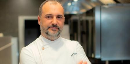 El chef Javier Montero en su restaurante