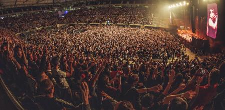 El grupo valenciano Zoo durante su actuación en el Palau Sant Jordi de Barcelona.