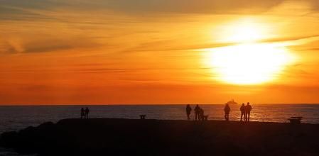 La puesta de sol gigante de Rota.