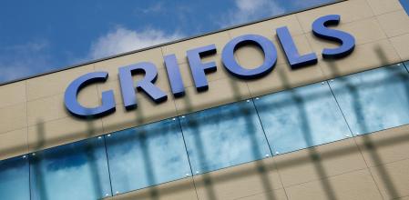 Logo de Grifols en sus instalaciones en Parets del Vallès