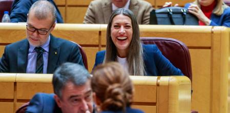 Pleno del Congreso extraordinario en el edificio del Senado, por obras de instalación de nuevas pantallas táctiles en el Congreso de los diputados, para debatir la convalidación de tres decretos del Gobierno con medidas para amortiguar la crisis sin que todavía haya logrado los apoyos necesarios para sacarlos adelante, por lo que se prevé una negociación in extremis, especialmente con partidos como Junts que apoyaron la investidura de Pedro Sánchez, claves para su aprobación.