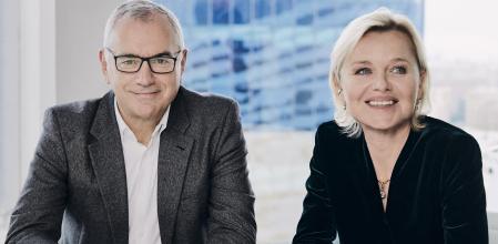 El presidente de Puig, Marc Puig, con Barbara Sturm. El grupo de moda y perfumería ha comprado una participación mayoritaria en la empresa alemana de cosmética de lujo Dr. Barbara Sturm