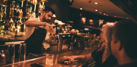 La noche se llena de misterio en los clubs clandestinos más exclusivos