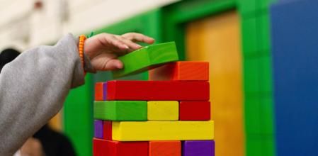Juegos de mesa para que los niños colaboren entre ellos.