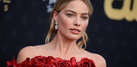 Margot Robbie en la alfombra roja de los Critics Choice Awards