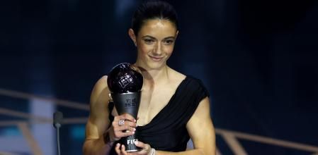La jugadora blaugrana ha recibido el esperado galardón en Londres