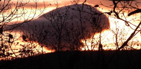 Espectáculo de nubes en el santuario del Far.