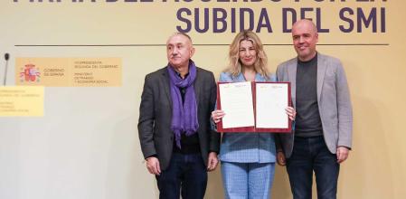 El secretario general de UGT, Pepe Álvarez; la ministra de Trabajo, Yolanda Díaz; y el secretario general de CC.OO., Unai Sordo, hoy