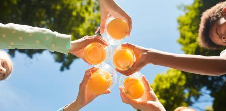 El zumo de naranja presenta azúcares libres