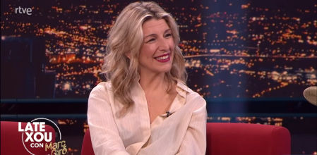 En 'Late Xou', Yolanda Díaz comparte anécdotas personales, desde su jornada laboral agotadora hasta sus gustos y experiencias familiares