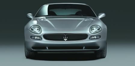 Con soluciones técnicas derivadas de la Fórmula E, monta tres motores de 300 kW (760 CV) de potencia