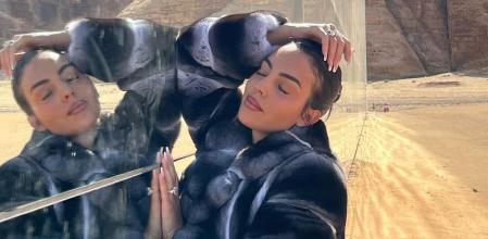 Georgina Rodríguez con su look para visitar el museo AlUla