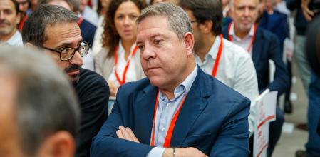 El presidente del Gobierno en funciones y líder socialista Pedro Sánchez junto a la vicesecretaria general María Jesús Montero y el secretario de Organización, Santos Cerdán, entre otros, durante la reunión de Comité Federal del PSOE, este sábado en la sede de Ferraz, en Madrid.