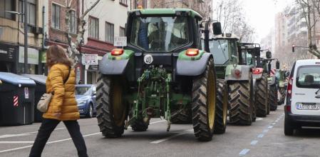 ZAMORA,30/01/2024.- Los agricultores de Zamora se movilizan este martes de forma espontánea por las calles de Zamora con una tractorada para visibilizar sus protestas. EFE/Mariam A. Montesinos