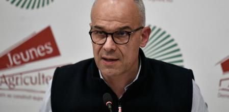 Arnaud Rousseau, líder del sindicato FNSEA, el más importante, en el momento de anunciar la suspensión de los bloqueos