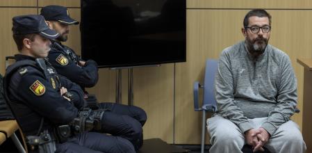 Un jurado popular juzga a un hombre acusado de matar a su hijo de 11 años en Sueca (Valencia) el 3 de abril de 2022 y decide si el procesado le clavó un cuchillo al menor en varias ocasiones hasta que le causó la muerte y si lo hizo con la intención de causarle dolor a la madre del niño, a la que el hombre habría amenazado y maltratado tanto física como psíquicamente durante el matrimonio.