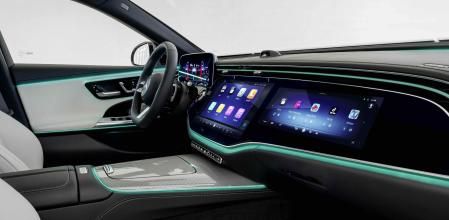 Los coches modernos están equipados con grandes pantallas táctiles&nbsp;