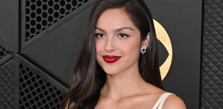 Olivia Rodrigo en la alfombra roja de los premios Grammy