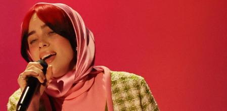 Billie Eilish caracterizada como Barbie en los Grammy