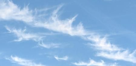 Cielo de cirrus uncinus.