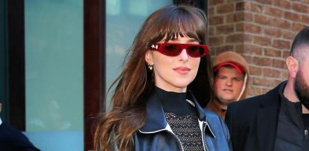 Dakota Johnson con su look Motomami en Nueva York