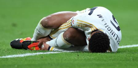 Soccer Football - LaLiga - Real Madrid v Girona - Santiago Bernabeu, Madrid, Spain - February 10, 2024 Real Madrid's Jude Bellingham reacts after sustaining an injury REUTERS/Isabel Infantes