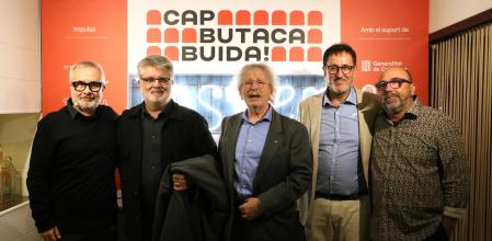Els còmics Fel Faixedas i Carles Xuriguera flanquegen el periodista Xavier Grasset, l'editor de 'Time Out', Eduard Voltas, i el vicepresident d'ADETCA, Toni Albadalejo, en l'inici del