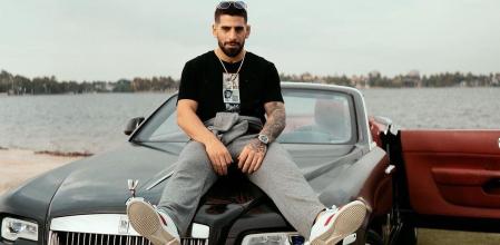 Este es el espectacular coche de lujo que conduce Ilia Topuria antes de ser campeón de la UFC