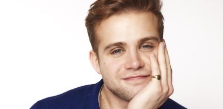 Leo Woodall, nacido en Londres en 1996.