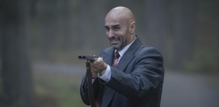 Alain Hernández es Jesús de la Reina, un empresario de éxito y viudo de oro.