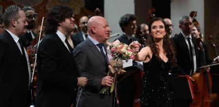 Albert Ginovart saluda al público en compañía de Tomàs Grau y Ermonela Jaho