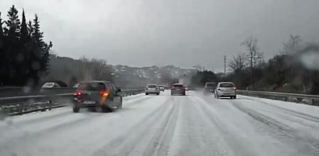 Carretera AP-7 en plena granizada.