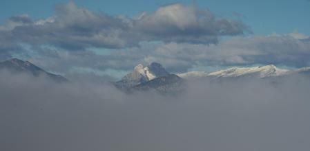 La nieve se acumula en la 'enforcadura' del Pedraforca.