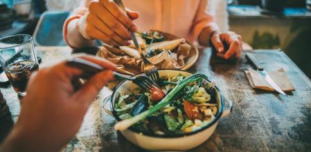 En vez de sobrealimentarnos se trata de depurar y reducir al mínimo, para vivir ligeros de carga