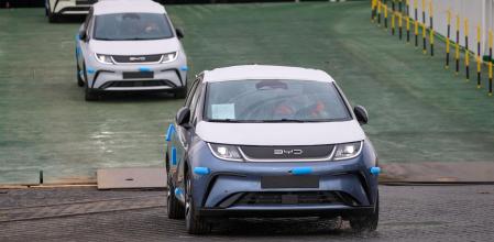 Coches de la marca china BYD llegan al puerto de Bremerhaven para ser vendidos en Alemania&nbsp;