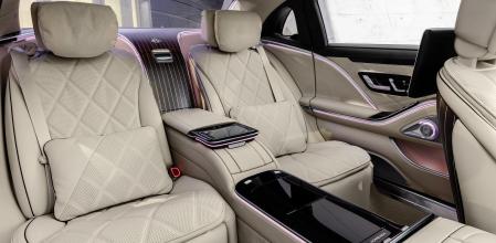 El Mercedes-Maybach Clase S ofrece un confort y lujo extremos a los pasajeros traseros 