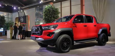 Dominadora de las cifras de ventas de su segmento, la oferta del pick-up Hilux crece con una deportiva versión GR Sport II.