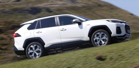 El buque insignia de Suzuki, el Across 2.5L 4x4 Plug-in Hybrid GLX se ha desarrollado bajo acuerdo comercial con Toyota&nbsp;&nbsp;