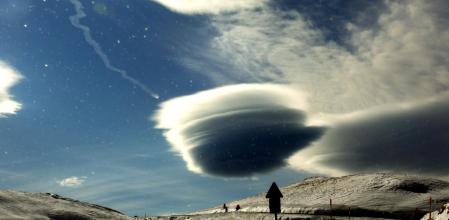 Nubes lenticulares sobre el Alabau.
