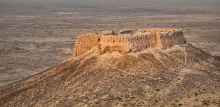 La fortaleza de Ayaz Qala sorprende por su estado de conservación en pleno desierto