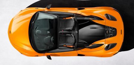 El Artura Spider es una versión actualizada y descapotable del primer superdeportivo híbrido de producción en serie de la marca.